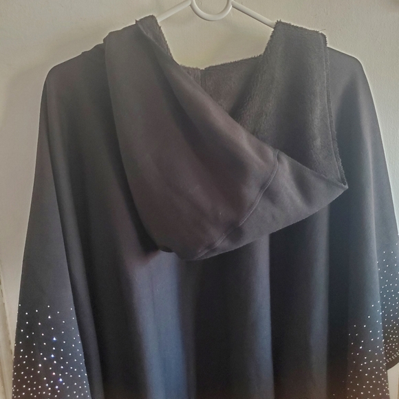 Marc New York Andrew Marc Embellished Shawl Cape w/ hood pom pom OS Evening Cozy - Picture 11 of 14